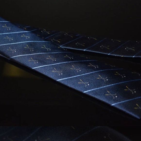 NWOT The Tie Bar Stain Resistant Blue Stripe Golf Club Silk Tie - Picture 2 of 6